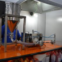 ENVASADORA- DE LÍQUIDOS OU PRODUTOS MAIS ESPESSOS